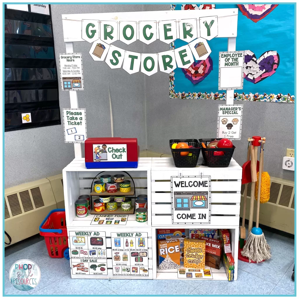 Grocery store dramatic play in kindergarten setup.